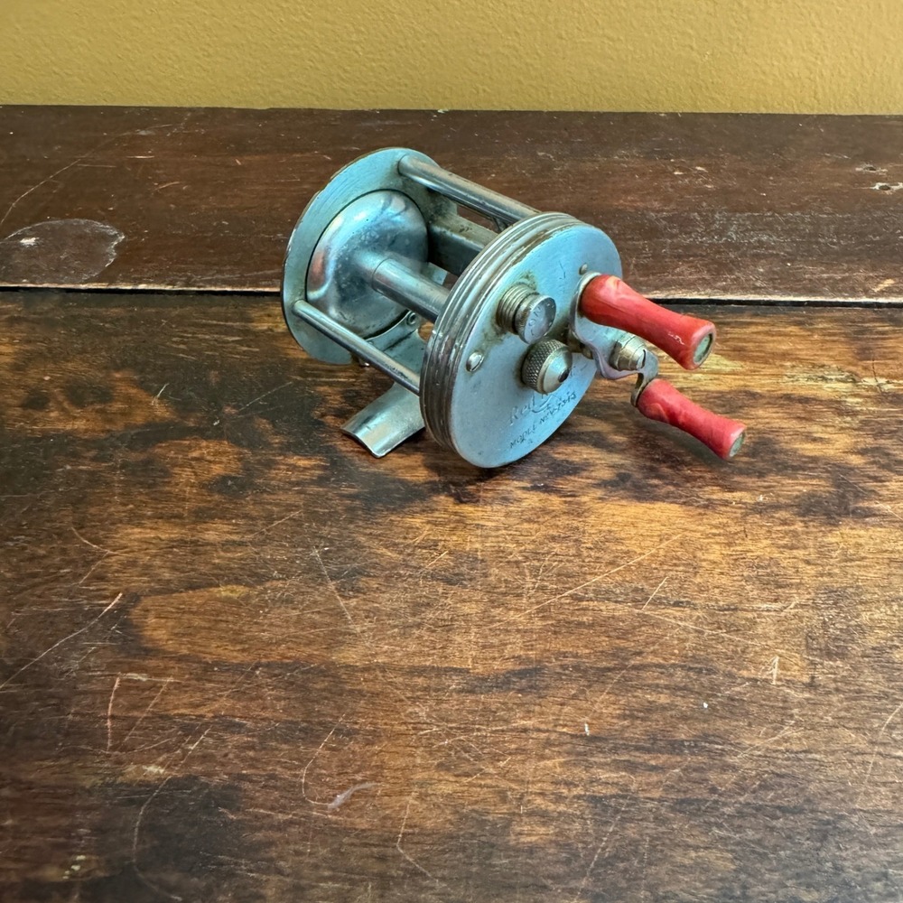 Vintage Red River Model V-7345 Fishing‎ Reel Spincast Open Face Collectible